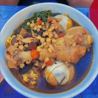 Hình ảnh Mì gà tần ngải cứu