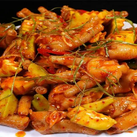 Hình ảnh Báo - Chân Gà, Sứa Đạn Sốt Thái & Mì Trộn - Trần Bá Giao