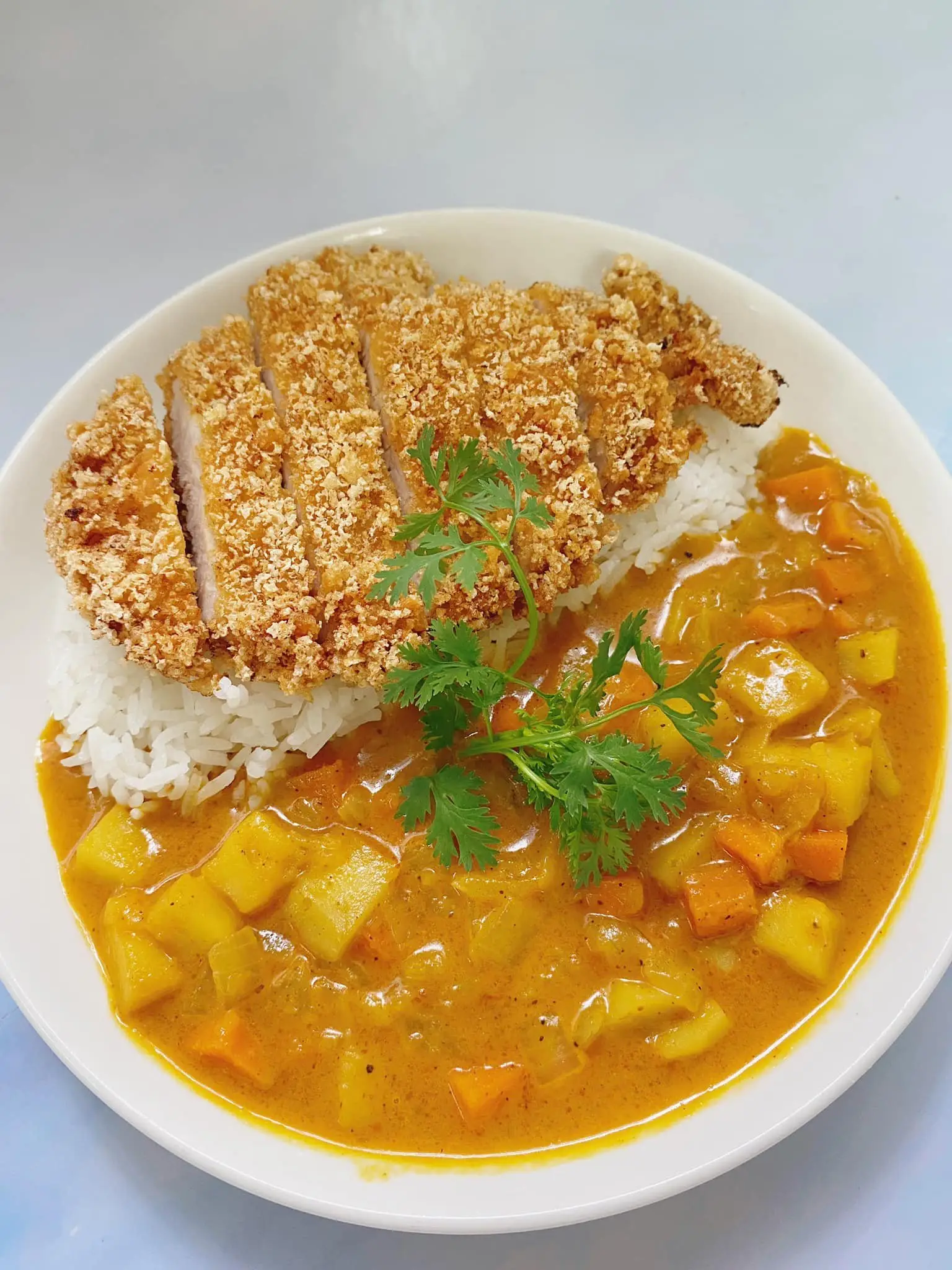 Hình ảnh Cơm cà ri heo chiên xù