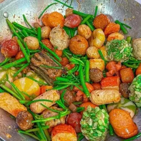 Hình ảnh Ăn Vặt Cá Viên - Mì Xào Mắm Tỏi & Chân Gà - Nguyễn Văn Lịch