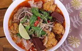 Hình ảnh Bún bò Huế chả cua