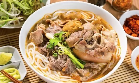 Hình ảnh Bún bò giò chả