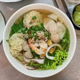 Hình ảnh Hủ tiếu hoành thánh thập cẩm