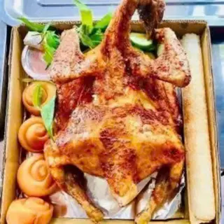 Hình ảnh Combo 1 con gà nướng - cơm lam nướng - 4 bánh bao chiên