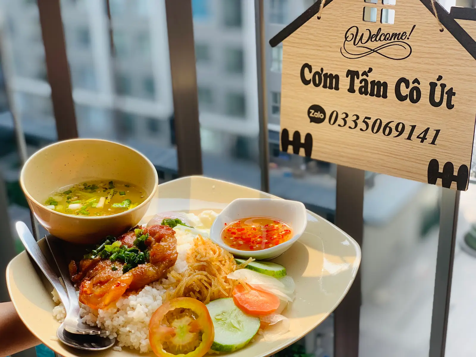 Hình ảnh Cơm tấm sườn bì trứng