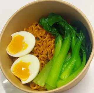 Hình ảnh Mì trộn siêu cay trứng lòng đào