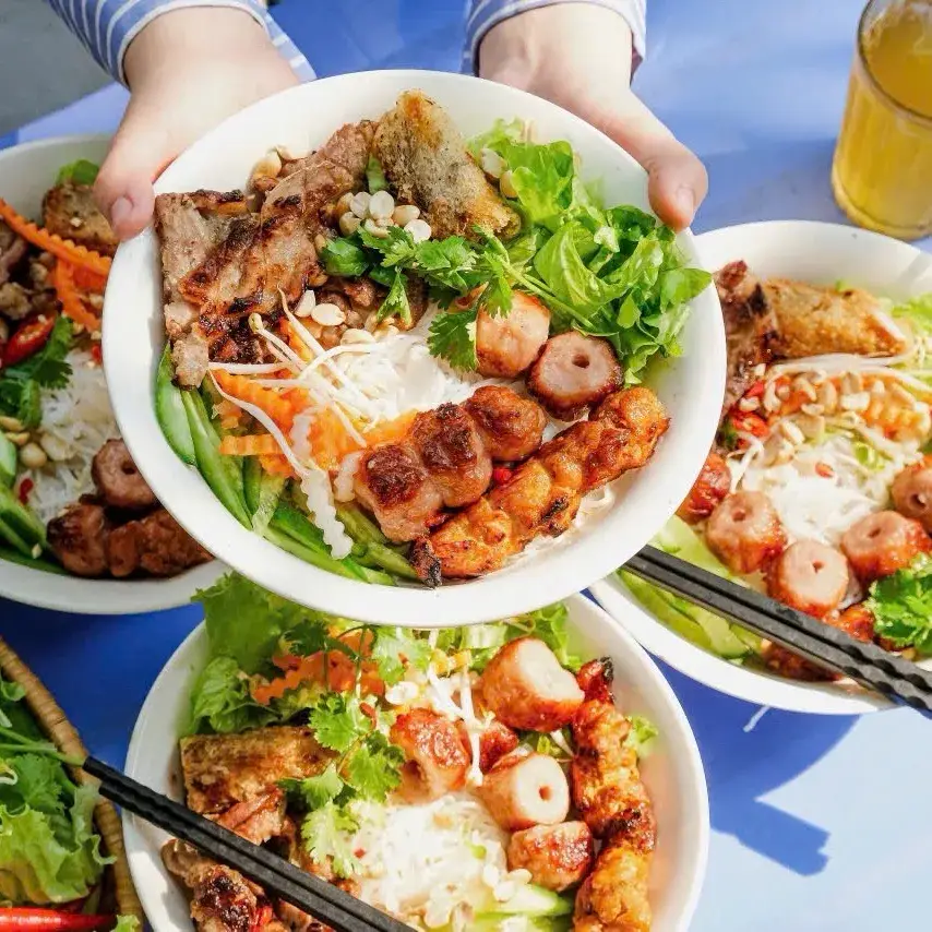 Hình ảnh Bún trộn nem nướng - tô đặc biệt