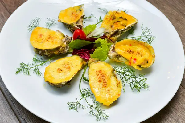 Hình ảnh Hàu nướng phô mai vàng