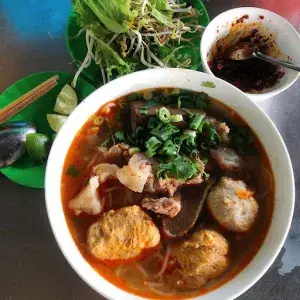 Hình ảnh Combo bún bò chả 2 loại - nước sâm