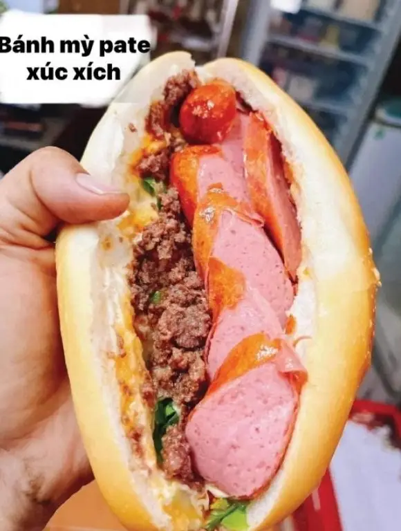 Hình ảnh Bánh mỳ pate xúc xích