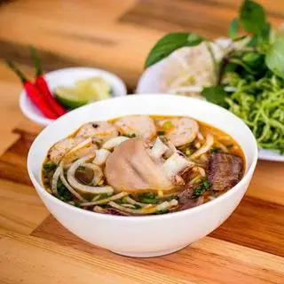 Hình ảnh Bún bò giò chả