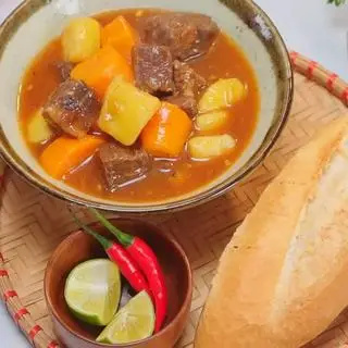 Hình ảnh Bánh mì bò sốt vang