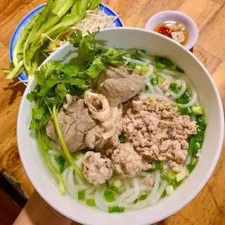Hình ảnh Bánh Canh (Bột Gạo/Lọc) Xương/Giò.