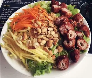 Hình ảnh Bún trộn nem rán