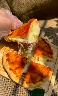 Hình ảnh Mua một Pizza lớn tặng Pizza bé 
