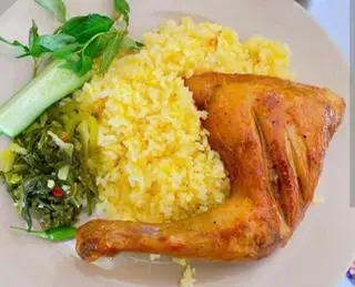Hình ảnh Cơm gà xối mỡ