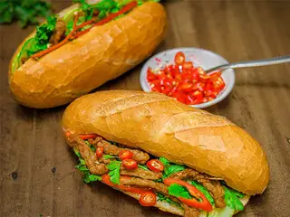 Hình ảnh Bánh mì chả cá