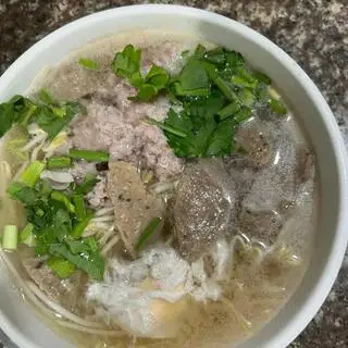 Hình ảnh Hủ tiếu thịt bằm - trứng cút - bò viên