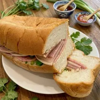 Hình ảnh Bánh mì Sandwich (Jambon - Chả lụa)