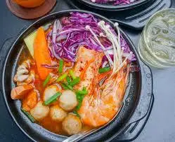Hình ảnh Mì kim chi sườn sụn