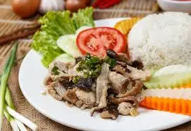 Hình ảnh Cơm Đảo gà xào nấm tươi 