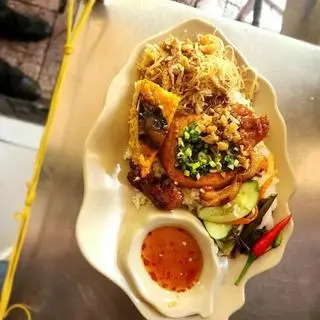 Hình ảnh Cơm sườn bì chả trứng