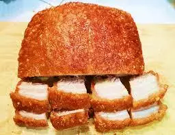 Hình ảnh Thịt quay truyền thống suất ăn 1-2 người.
