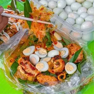 Hình ảnh Bánh tráng trộn da heo