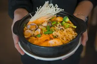 Hình ảnh Mì kim chi hải sản