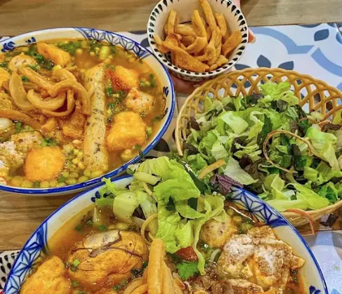 Hình ảnh Bún riêu sụn - giò - trứng