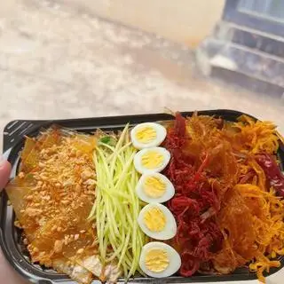 Hình ảnh Bánh tráng trộn sốt bò fulltopping