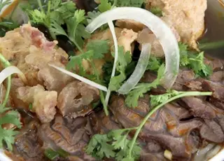 Hình ảnh Bún bò nạm - gân