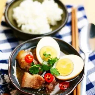 Hình ảnh Cơm thịt kho hột vịt