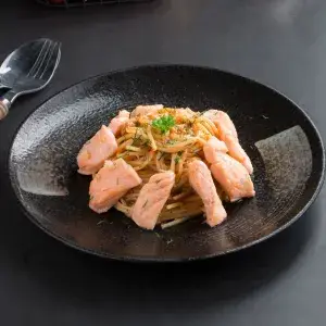 Hình ảnh Crispy Salmon Napoletana Spaghetti