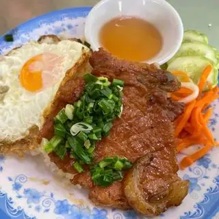 Hình ảnh Cơm sườn trứng ốp la