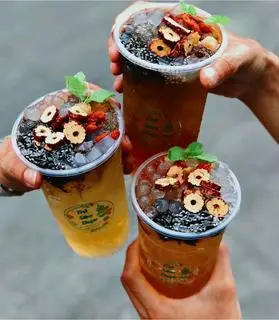 Hình ảnh Combo 1 Bảo Bối 1 yogurt dâu 1 bánh hạt dẻ