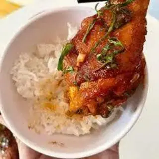 Hình ảnh Cơm chiên - gà chiên sốt Thái