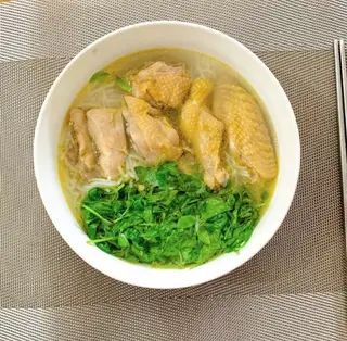 Hình ảnh Bún gà lá é (thường)