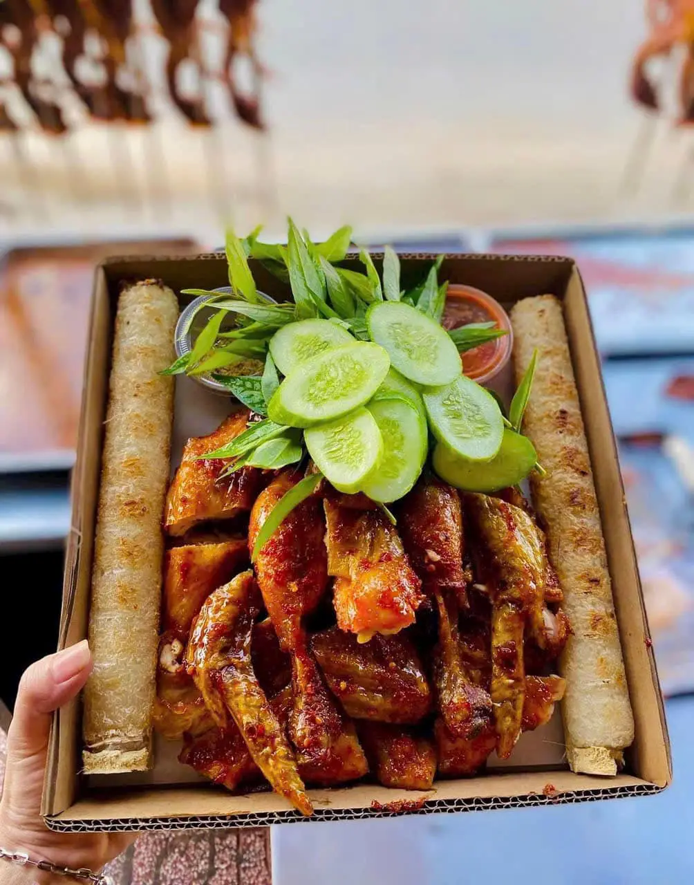 Hình ảnh Combo gà nướng nguyên con - 10 màn thầu