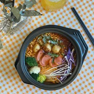 Hình ảnh Mì cay cá viên xúc xích