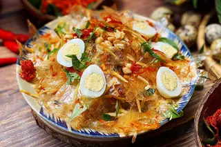 Hình ảnh Bánh tráng phơi sương trộn tuổi thơ