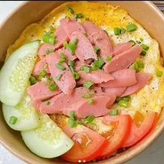 Hình ảnh Cơm xúc xích - trứng