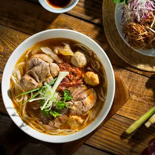 Hình ảnh Bún bò đặc biệt