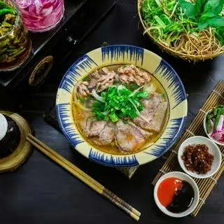 Hình ảnh Bún bò Huế tái