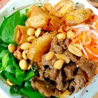 Hình ảnh Bún thịt xào - chả giò