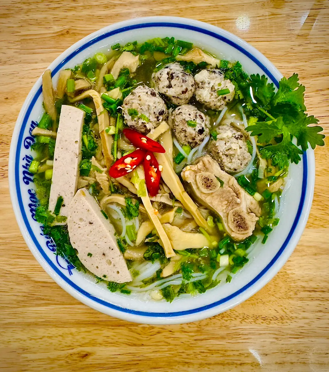 Hình ảnh Bún mọc đầy đủ( mọc, sườn,giò, măng)