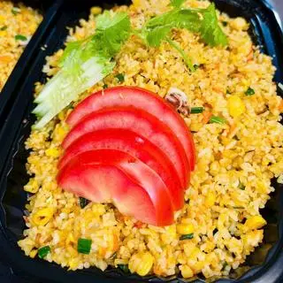 Hình ảnh Cơm chiên hải sản xào rau - canh rong biển