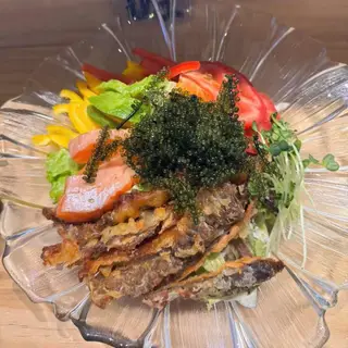 Hình ảnh Salad da cá hồi và bơ - Salmon skin and avocado salad