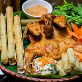 Hình ảnh Gà quay muối ớt chanh cơm lam