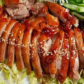 Hình ảnh Vịt quay tiêu da giòn - nửa con